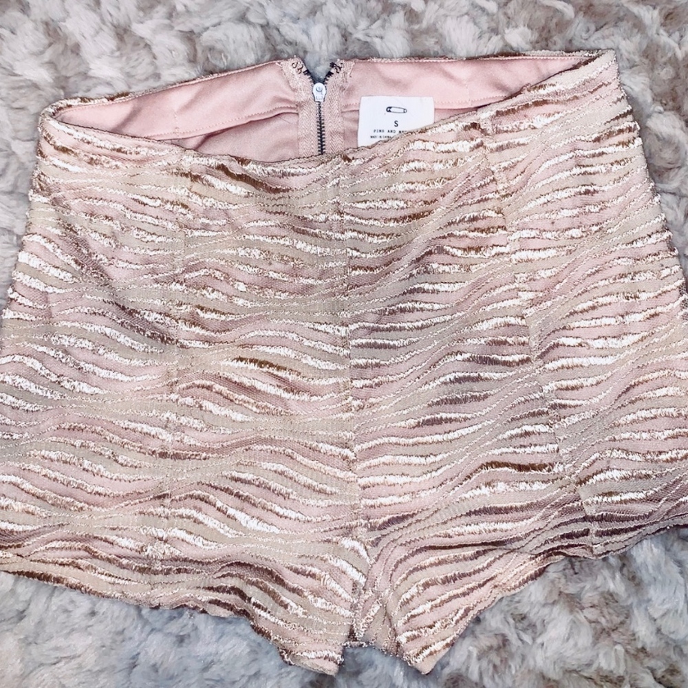 Urban Outfitters high-waisted statement short (S)